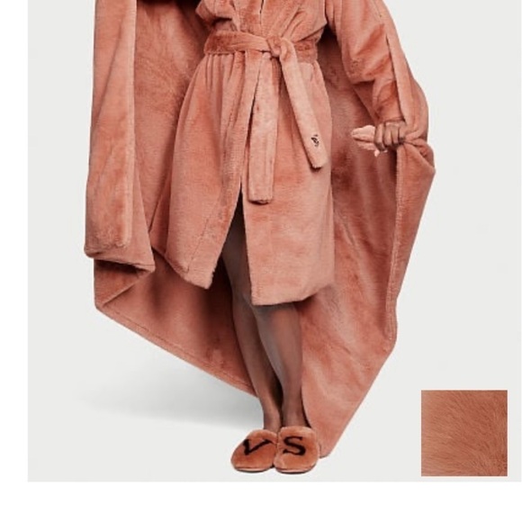 Victoria's Secret Shoes - Victoria's Secret Women's Pink Closed Toe Faux Fur Slipper Sz Medium NWT